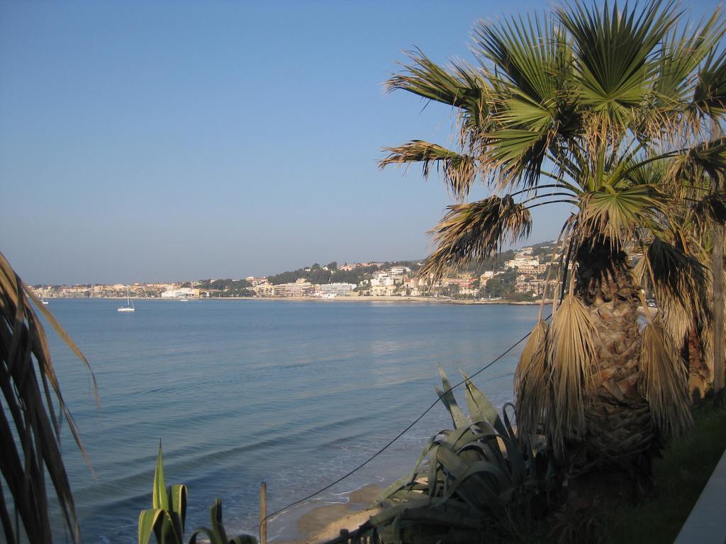 50M Plage T2 Grande Terrasse Vue Mer Climatise Piscine Chauffee, Parking Clos Gratuit Sanary-sur-Mer Kültér fotó
